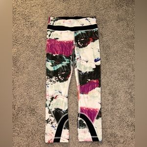 Size 2 lulu lemon 3/4 leggings.